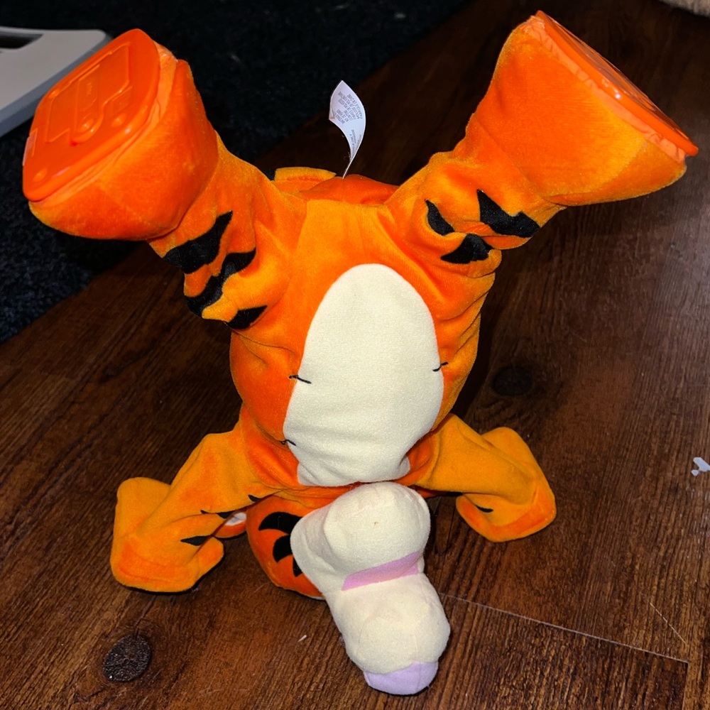 ⭐️TumbleTime Tigger Animatronic Plush Toy “12 inches 2005 Fisher Price - Picture 5 of 14